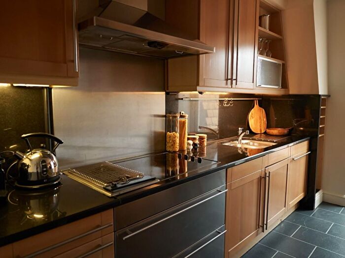 3 Bedroom Flat To Rent In Randolph Avenue, London, W9