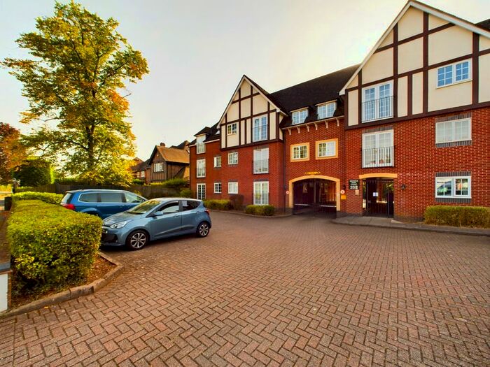 3 Bedroom Flat To Rent In Warwick Park Court, Solihull, West Midlands, B92