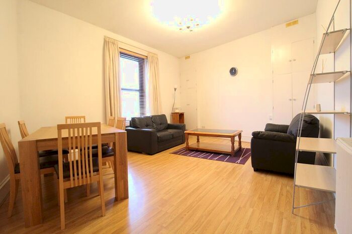 2 Bedroom Flat To Rent In Powis Place, First Floor Right, AB25