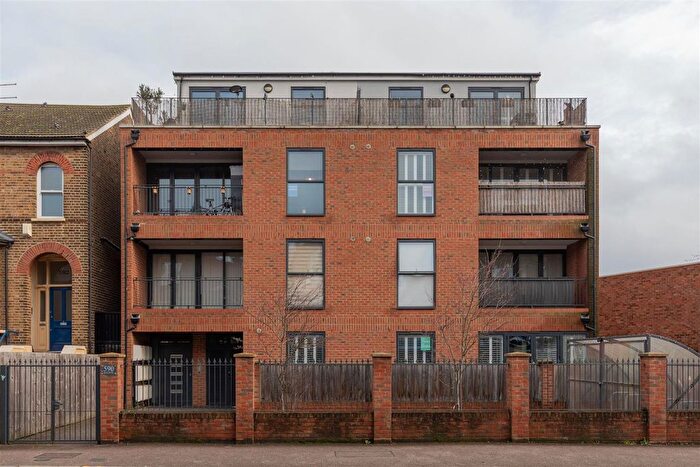 2 Bedroom Flat For Sale In High Road, Leytonstone, E11