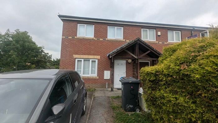 3 Bedroom Semi-Detached House To Rent In Headford Gardens, Sheffield, S3