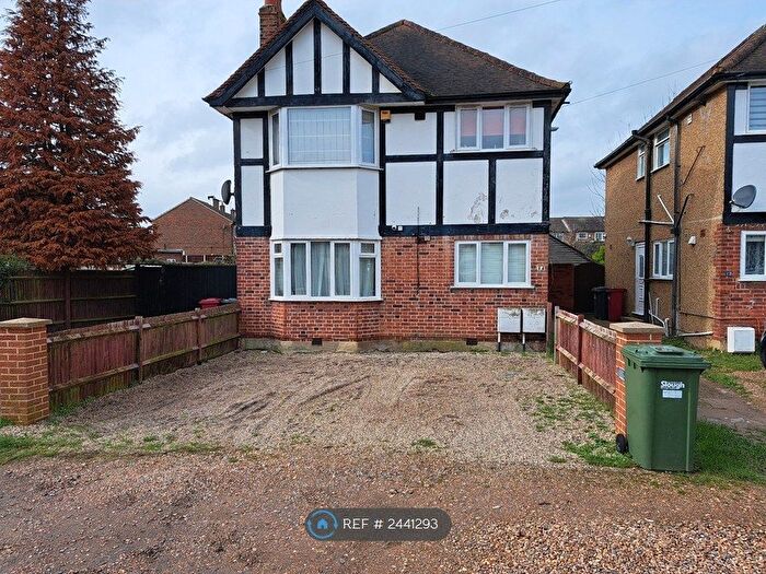 2 Bedroom Flat To Rent In Faircroft, Slough, SL2