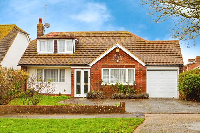 4 Bedroom Bungalow For Sale In Lonsdale Avenue, Margate, CT9