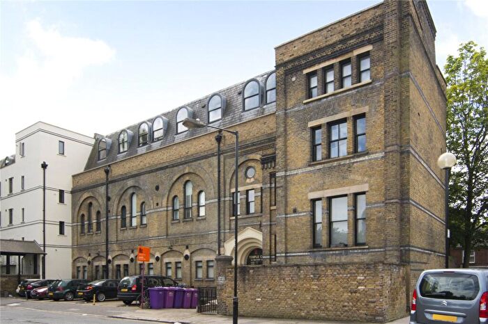 1 Bedroom Flat To Rent In Temple Court, Rectory Square, Stepney, London, E1
