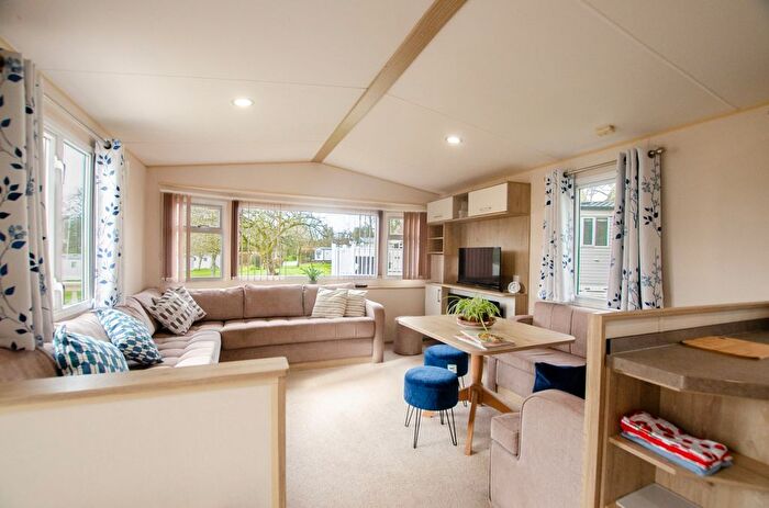 2 Bedroom Mobile/park Home For Sale In Pine Lake, Hengar Manor Country Park, St. Tudy, Bodmin, PL30