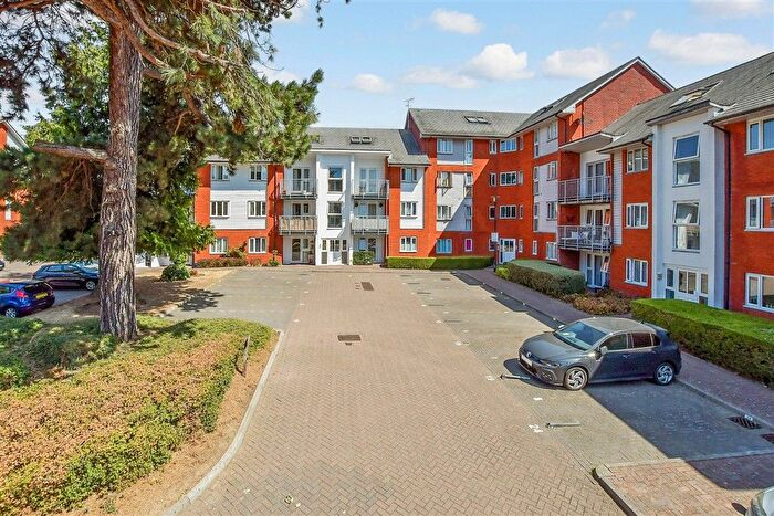 3 Bedroom Flat For Sale In Holland Road, Maidstone, Kent, ME14