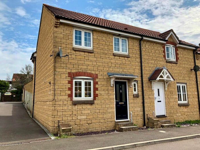 3 Bedroom Property To Rent In Newington Close, Frome, BA11