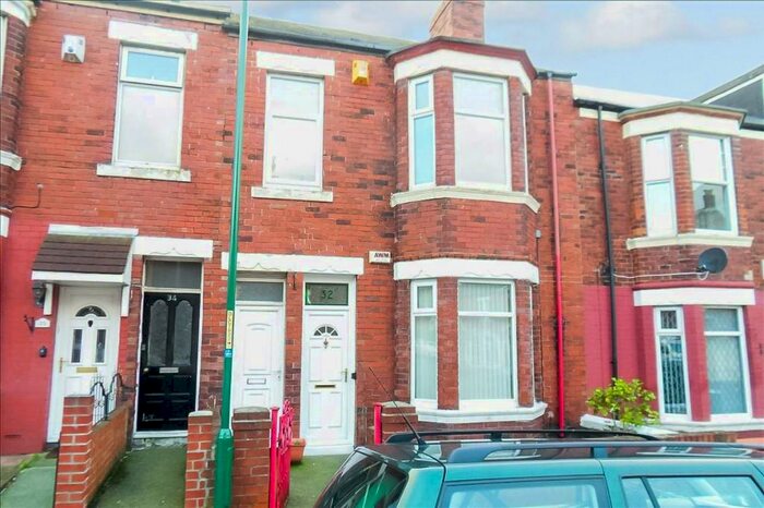 2 Bedroom Flat To Rent In Readhead Avenue, Westoe, South Shields, Tyne & Wear, NE33