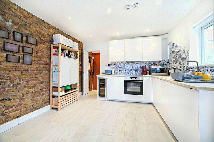 Studio To Rent In Croxley Road, London, W9