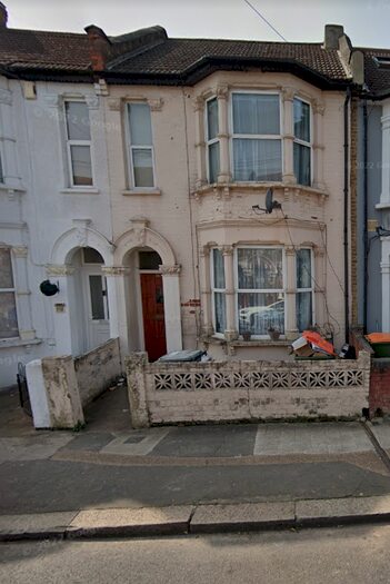 5 Bedroom Terraced House To Rent In Seventh Avenue, London, E12