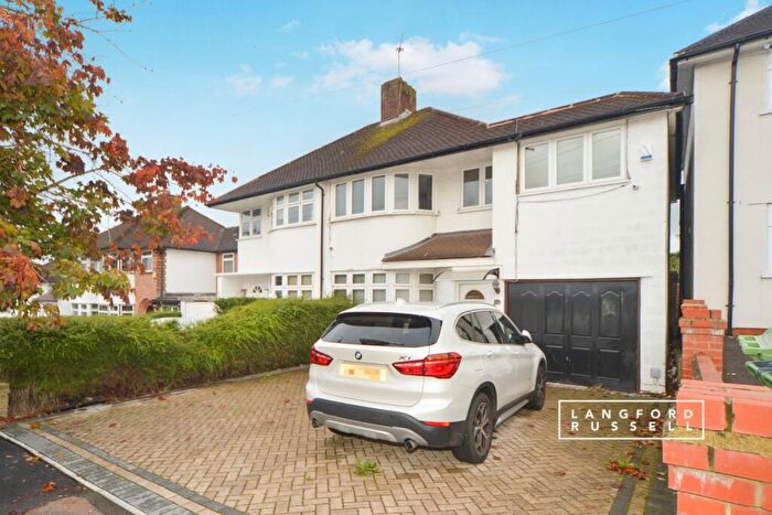 4 Bedroom Semi-Detached House To Rent In Domonic Drive Chislehurst, SE9