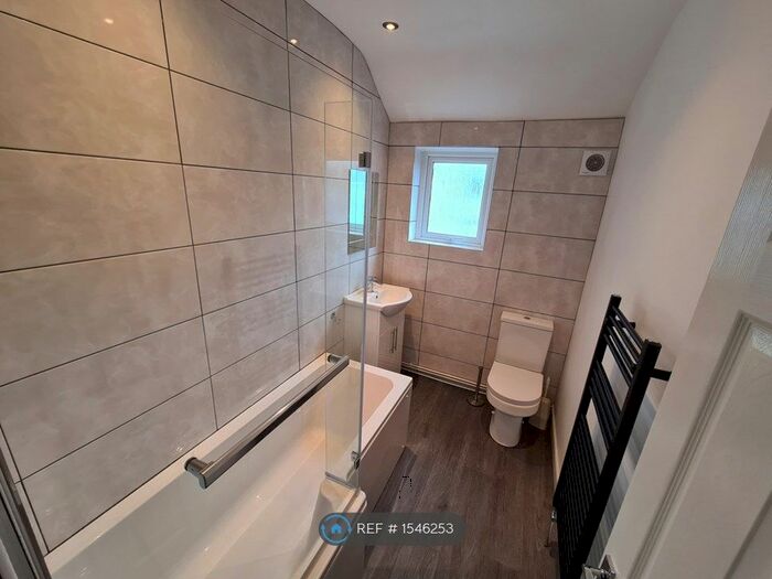 2 Bedroom Flat To Rent In Eversley Road, Sketty, Swansea, SA2