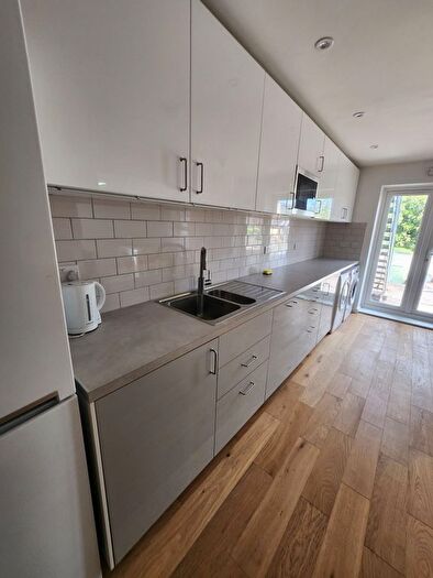 6 Bedroom Semi-Detached House To Rent In Bath Road, Bristol, BS4