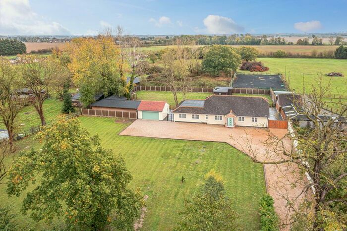 5 Bedroom Detached Bungalow For Sale In Apton Hall Road, Rochford, SS4