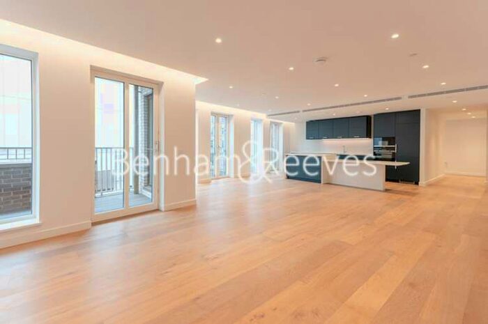 3 Bedroom Apartment To Rent In Warrington House, Postmark, WC1X