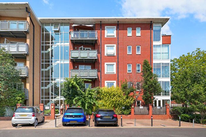 2 Bedroom Flat For Sale In Kirkdale Road, Leytonstone, E11