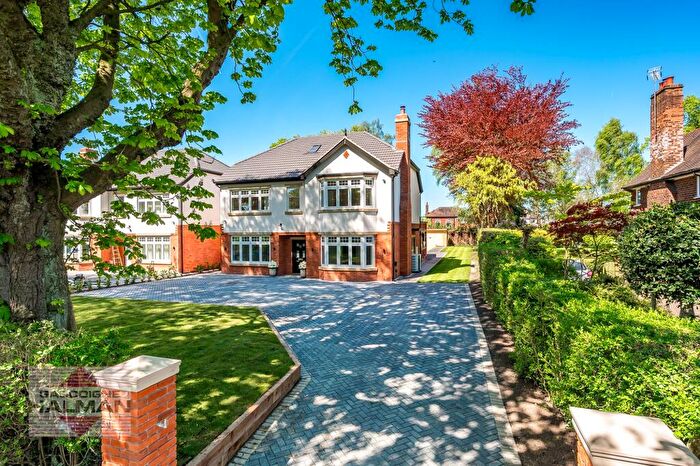5 Bedroom Detached House For Sale In Moss Lane, Sale, M33