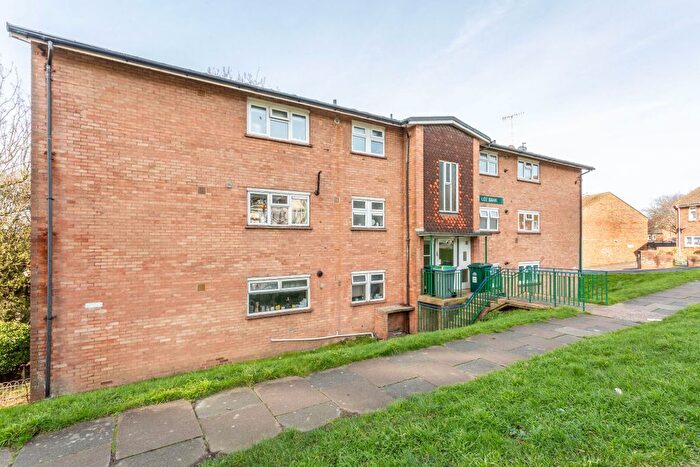 3 Bedroom Flat For Sale In Lee Bank, Grove Hill, Brighton, BN2