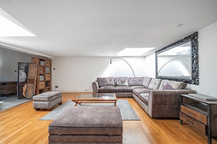 1 Bedroom Flat To Rent In Edith Grove, Earl's Court, SW10