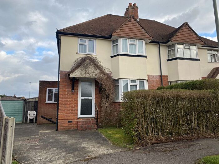 4 Bedroom Semi Detached House To Rent In Ashenden Road, Guildford, GU2
