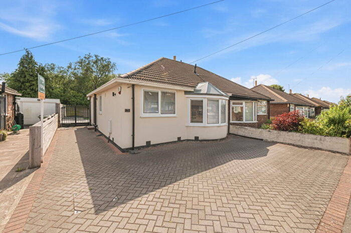 2 Bedroom Semi-Detached Bungalow For Sale In Lulworth Avenue, Leeds, LS15