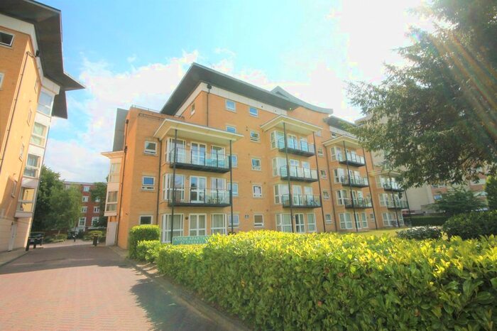 2 Bedroom Flat To Rent In Axiom Apartments, Sparkes Close, Bromley, Kent, BR2