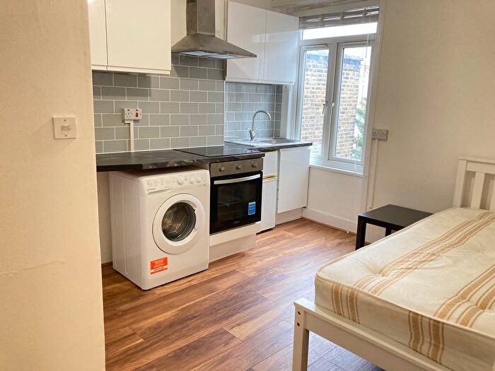 Studio To Rent In Very Near Warwick Road Area, Earls Court West Kensington, SW5