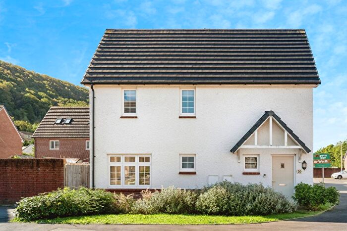 2 Bedroom Semi-detached House For Sale In Clos Gelli Wen, Pontardawe, Swansea, SA8