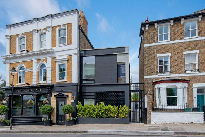 3 Bedroom Property To Rent In Woodsome Road, London, NW5