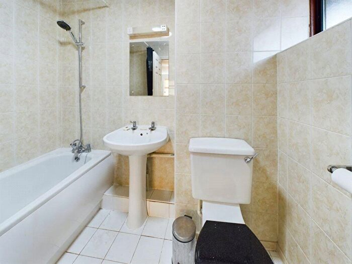 2 Bedroom Apartment For Sale In Station Road, New Barnet, EN5