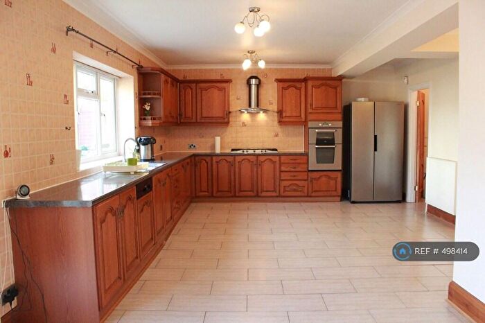 4 Bedroom Semi-Detached House To Rent In Weyman Road, London, SE3