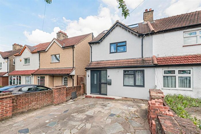 4 Bedroom End Of Terrace House For Sale In Benhill Road, Sutton, SM1
