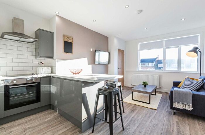 4 Bedroom Flat To Rent In Woodsley Road, Leeds, LS2