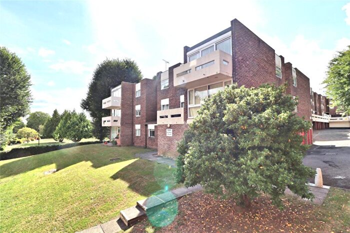 2 Bedroom Flat For Sale In Meadside, Park Drive, Woking, Surrey, GU22