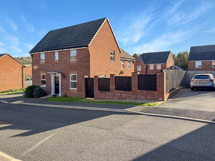 3 Bedroom Semi-Detached House To Rent In Swan Street, Newport, PO30