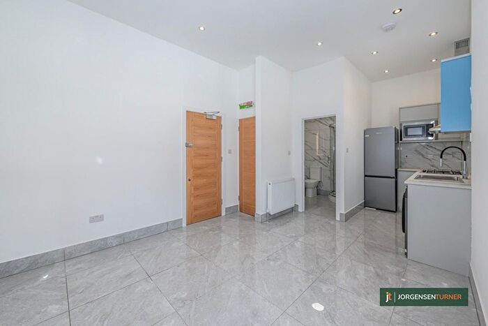 Studio To Rent In Shoot Up Hill, London, NW2