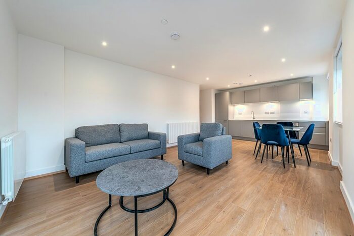 2 Bedroom Flat To Rent In Well Farm Road, Whyteleafe, CR3