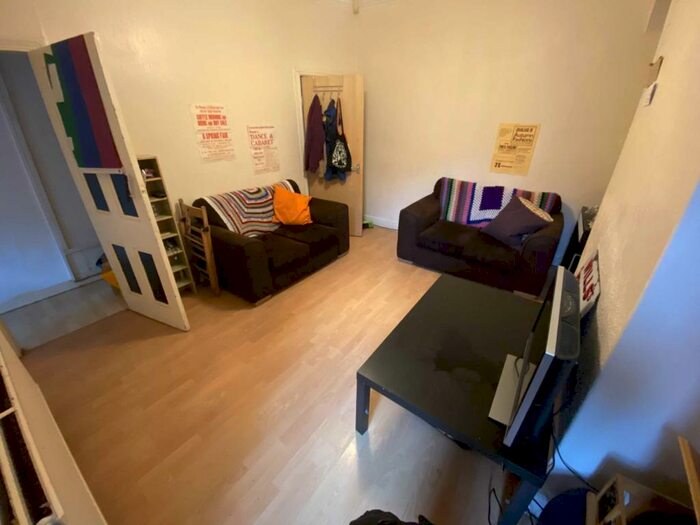 3 Bedroom Semi-Detached House To Rent In Mabfield Road, Fallowfield, M14