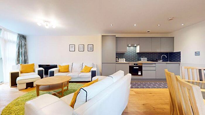 2 Bedroom Flat To Rent In Bute Terrace, Cardiff, CF10