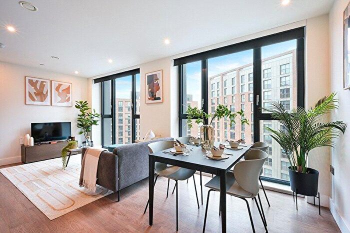 2 Bedroom Apartment To Rent In Uncle Leeds, Whitehall, LS12