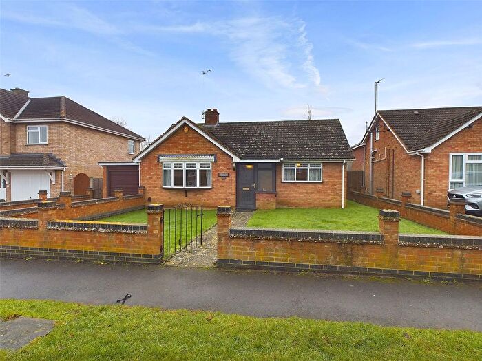 2 Bedroom Bungalow For Sale In Stonebow Road, Drakes Broughton, Pershore, Worcestershire, WR10