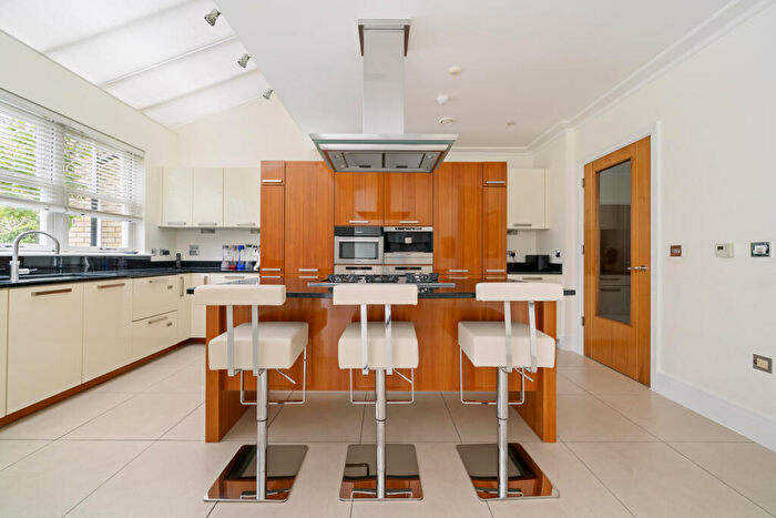 5 Bedroom Detached House To Rent In Gainsborough Place, Cobham, Surrey, KT11