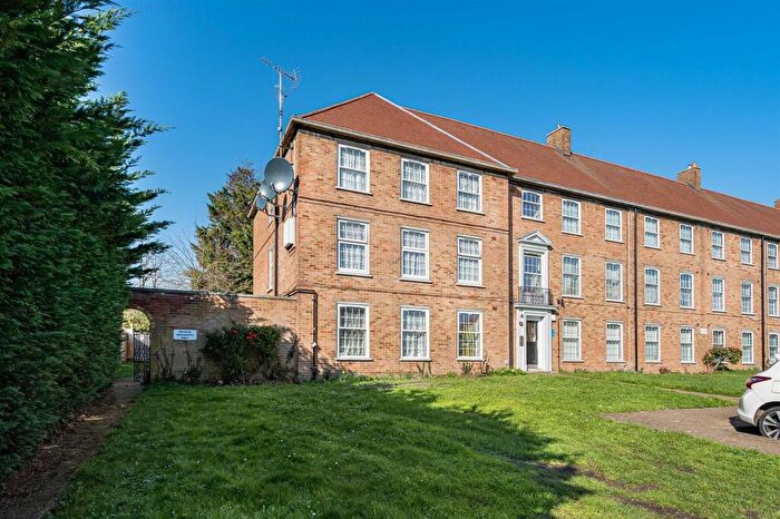 3 Bedroom Flat For Sale In Manor Court, Enfield, EN1