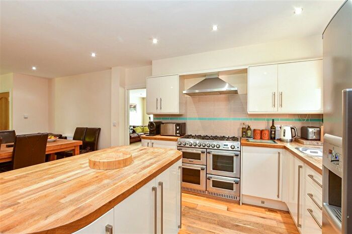 3 Bedroom Detached House For Sale In Cuckoo Lane, Tonbridge, Kent, TN11