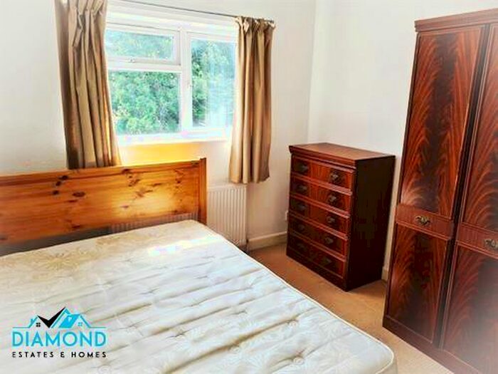 4 Bedroom Semi-Detached House To Rent In Stonor Place, Headington, Oxford, OX3