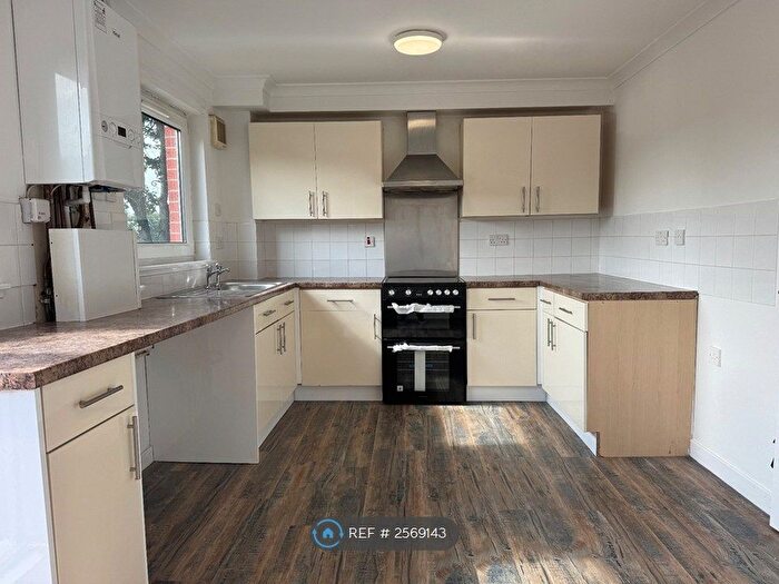 2 Bedroom End Of Terrace House To Rent In School View, Motherwell, ML1