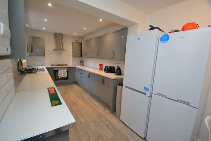 6 Bedroom End Of Terrace House To Rent In Cycle Road, Nottingham, NG7