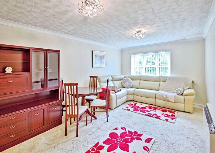 2 Bedroom Flat For Sale In Old Rectory Court, Southend-On-Sea, SS2