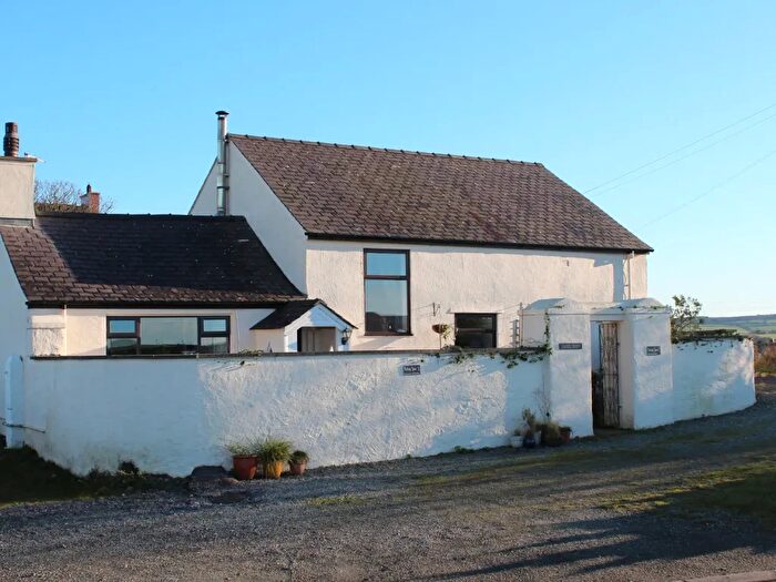 4 Bedroom Detached House To Rent In Burwen, LL68