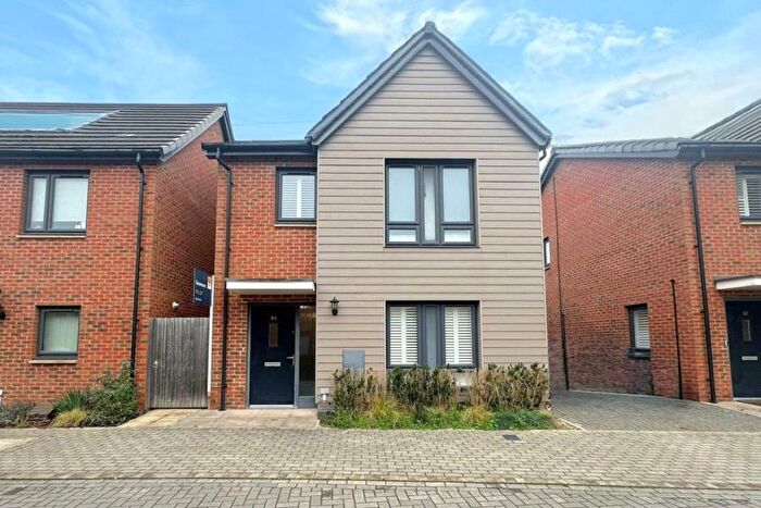 3 Bedroom Detached House To Rent In Woking, GU22